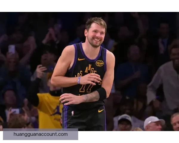 东契奇荣膺生涯第七次月最佳场均37+8+7表现出色 获防守提名